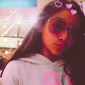 Meet your Posher, Makeup